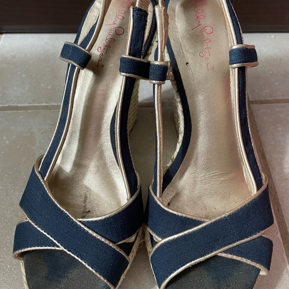 Lilly Pulitzer - navy and gold wedges